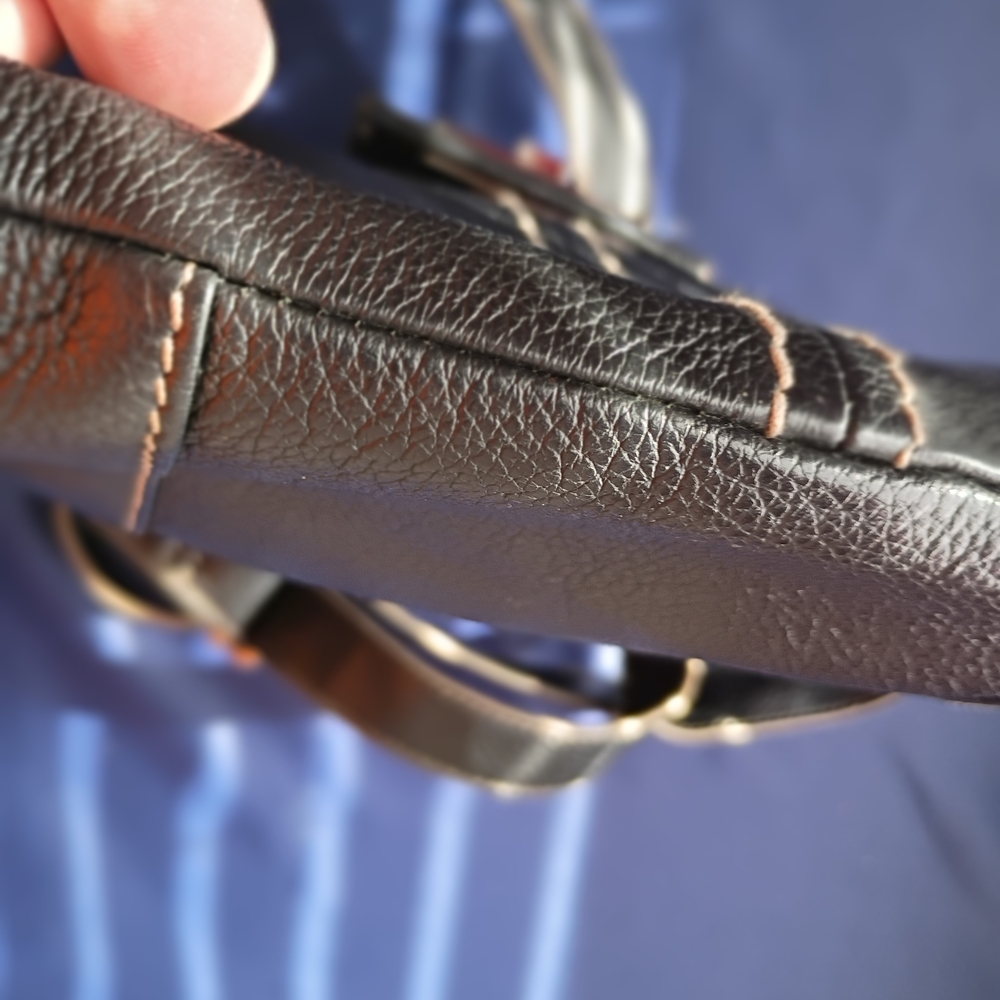 TIGNANELLO Black Crossbody Bag + end  White Stitching. - Picture 11 of 11